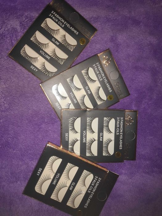 Накладні вії для виразного погляду .