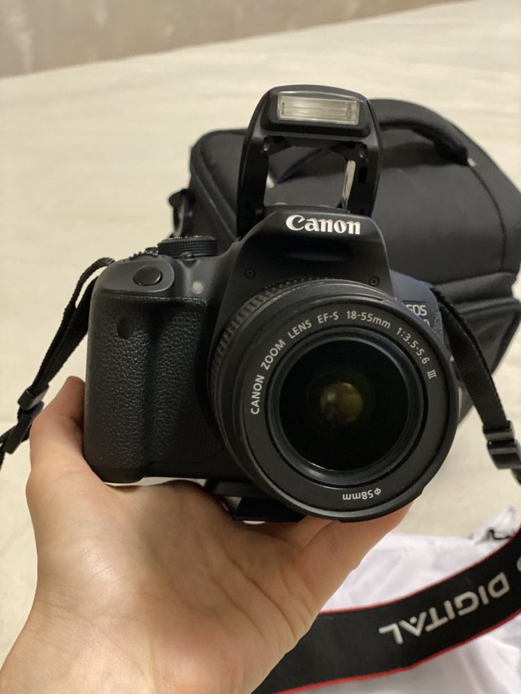 Фотоапарат Canon EOS 700 D