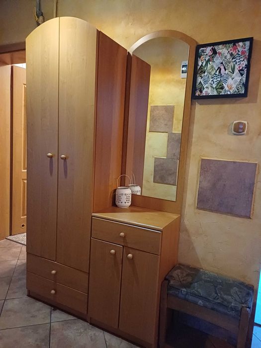 Oddam za darmo zestaw mebli na korytarz