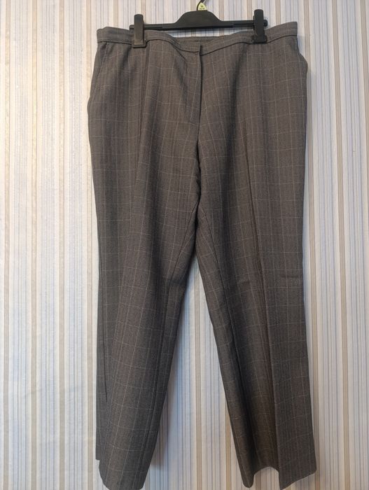 Легенькі жіночі брюки великого розміру сірого, бежевого кольору