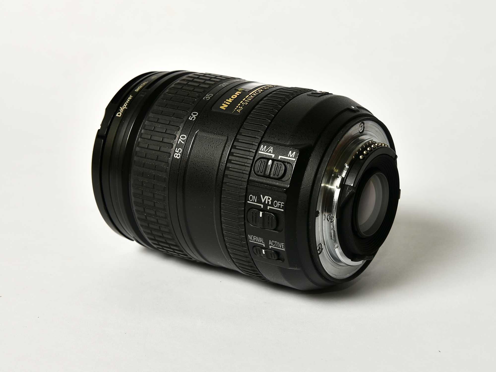 Nikon AF-S 16-85mm f/3.5-5.6G ED VR DX.