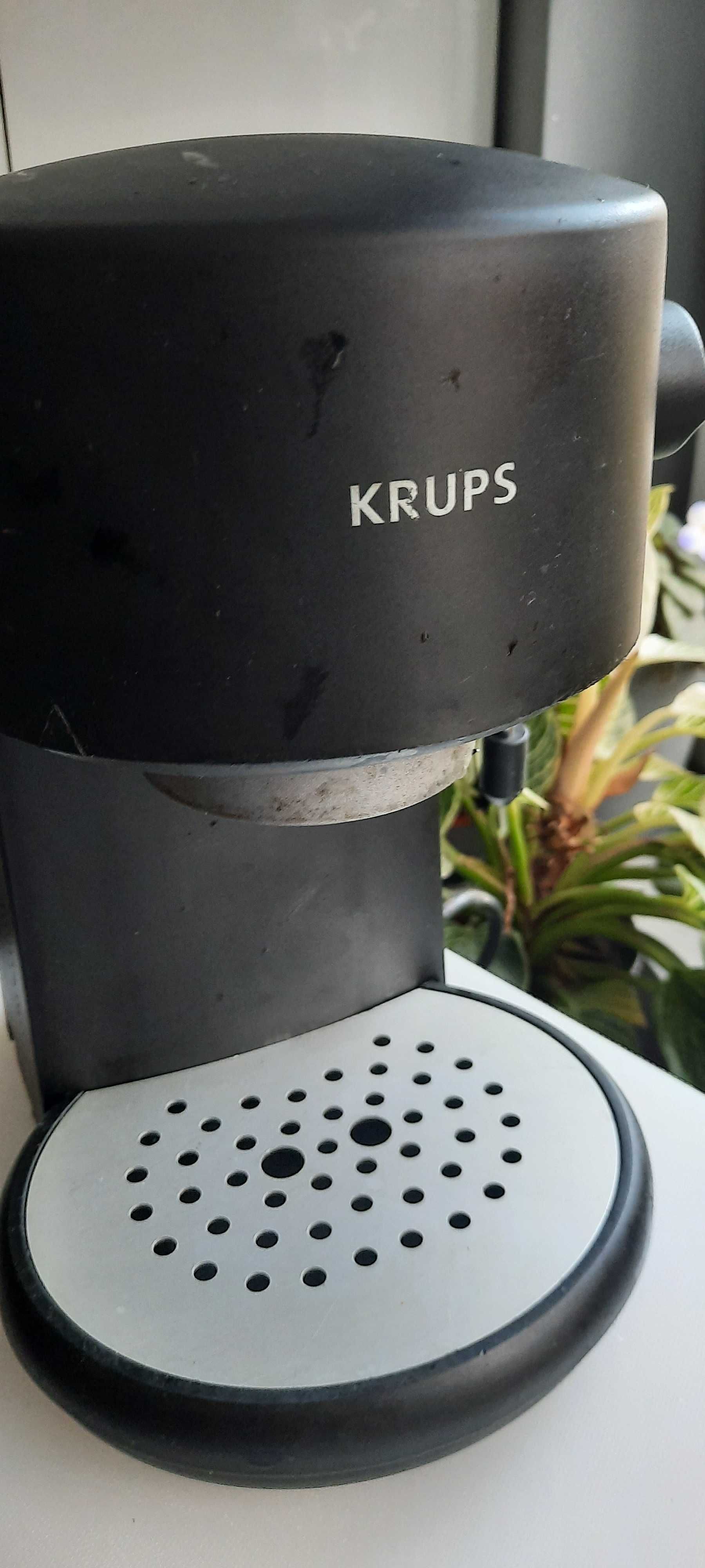 Ekspres ciśnieniowy do kawy Krups.