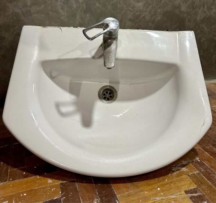 Умивальник під тумбу