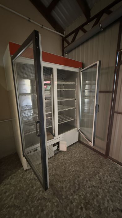 Хрлодильный шкаф торговое оборудование б/у