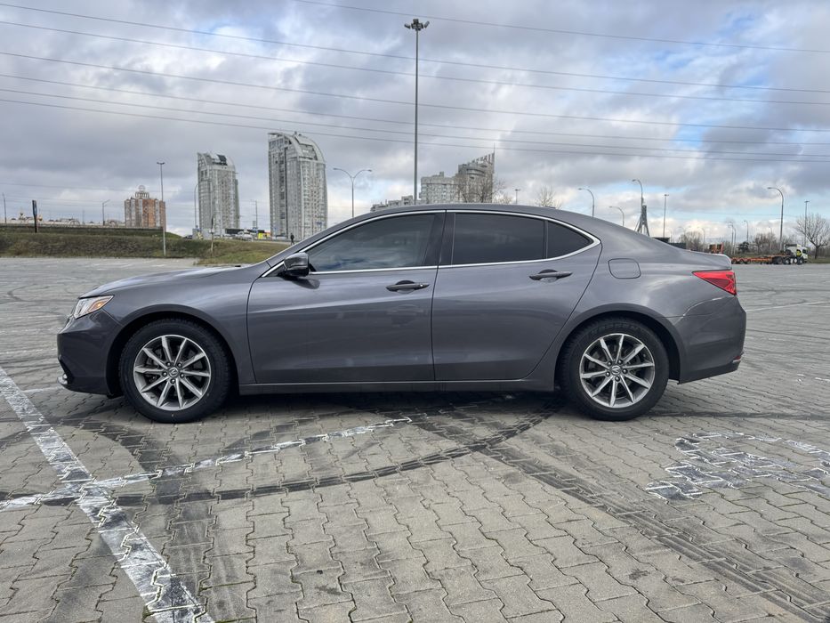 Acura TLX 2017 премиальный седан с характером