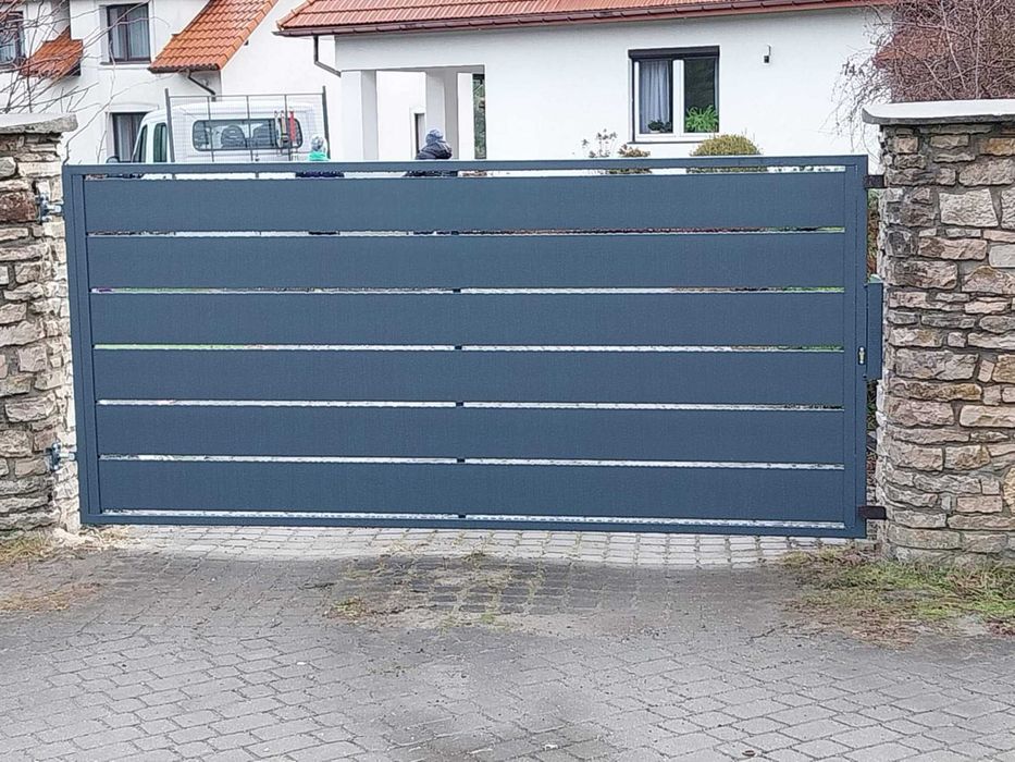 Brama jednoskrzydłowa aluminiowa 150x400cm profil poziomo 20cm