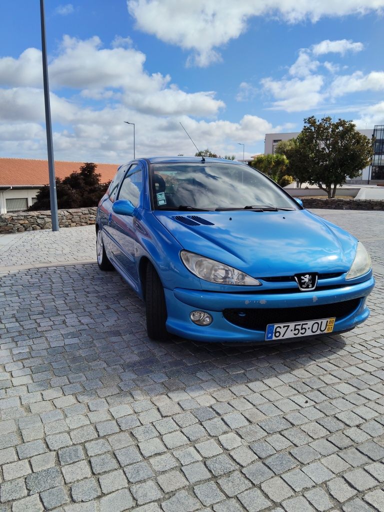 Peugeot 206 com motor 2.0 gti