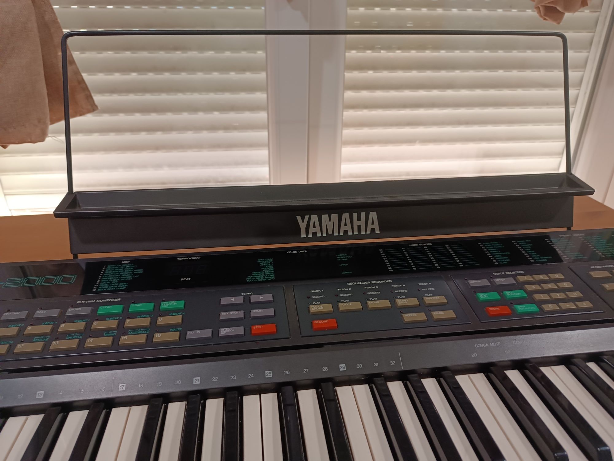 Yamaha DSR-2000 , sintetizador em excelente estado.