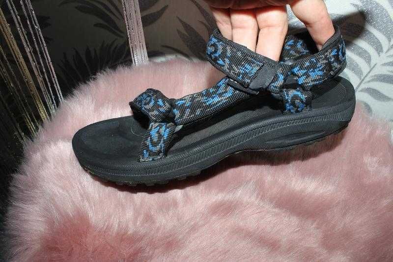 Teva босоніжки 24.8 см устілка