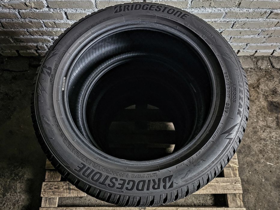 Зимові 225/50r17 Bridgestone | 8mm | 2022 | Стан нових | Преміум шини
