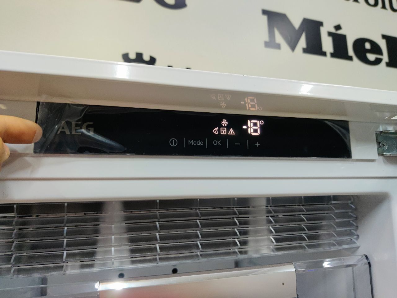 Вбудована морозильна камера AEG™ No Frost. Нова! Made in Italy.