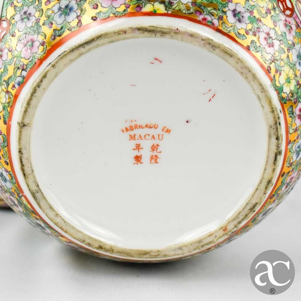 Pote Ginjas porcelana China, flores e cenas do quotidiano circa 1970