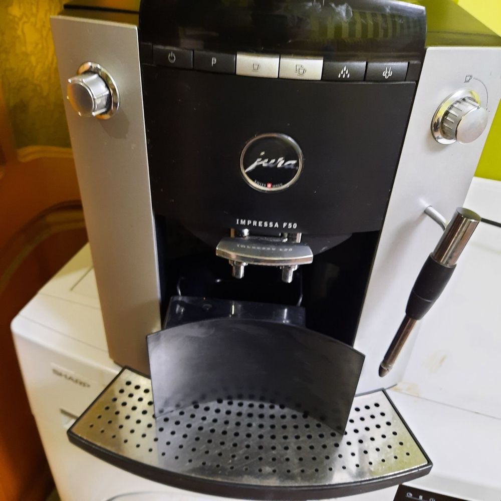 Кавомашинка  jura impressa F 50