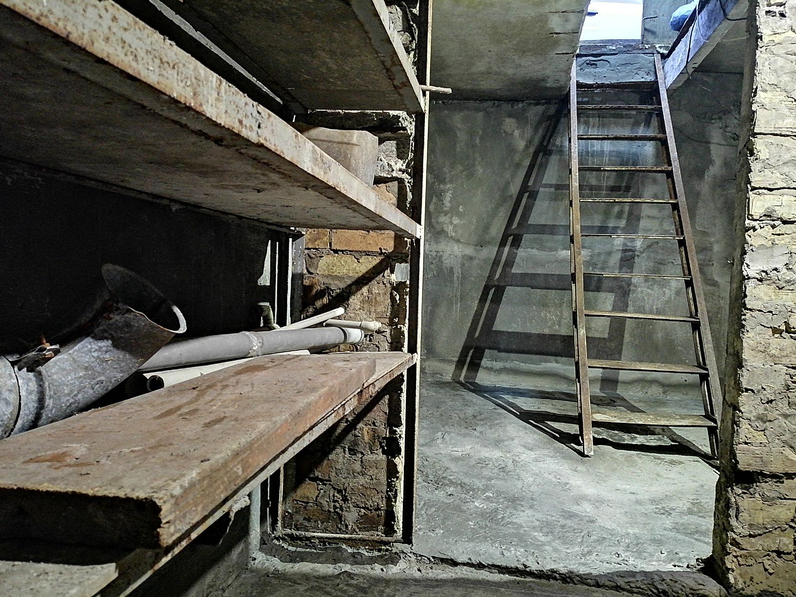 Локация для съемки в Киеве Бункер, подвал, погреб.
