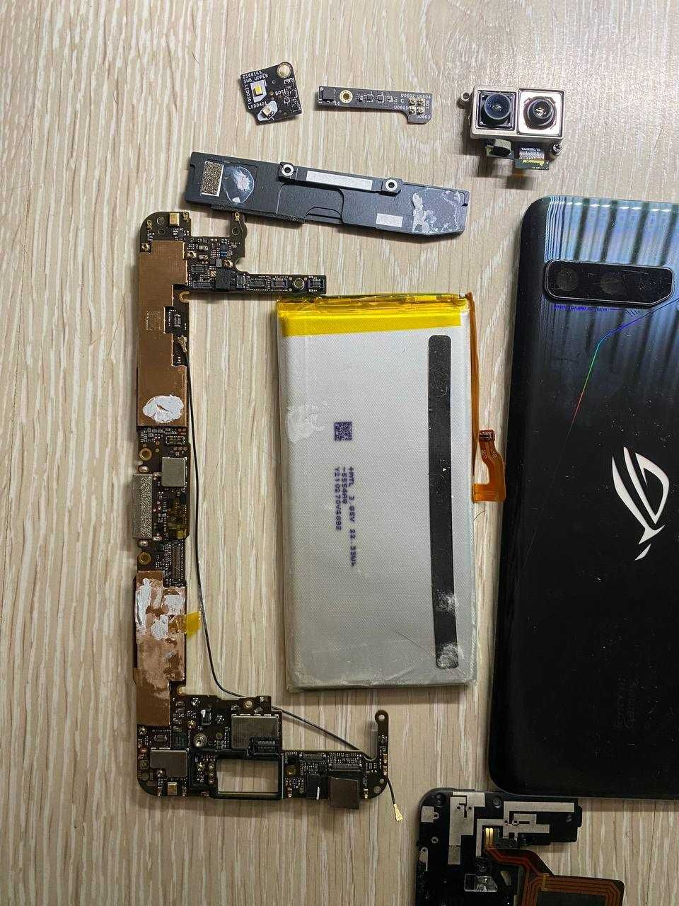 Телефон Смартфон Asus ROG Phone 3 12/128GB Black