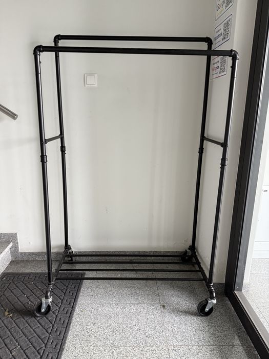 Wieszak metalowy, na kółkach, mobilny, solidny podwójny