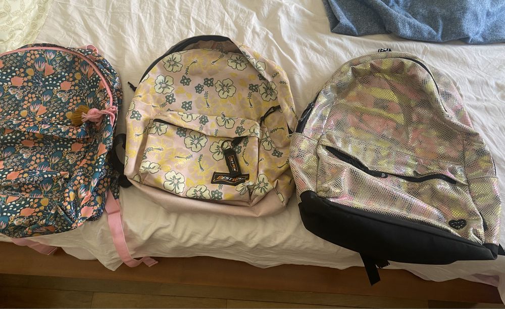 Mochilas quase novas