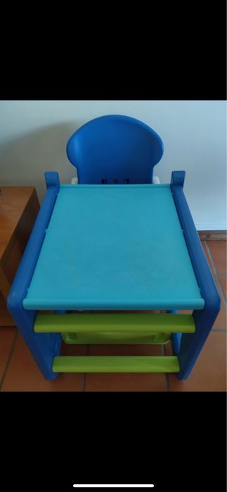 Cadeira de papa convertível em mesa