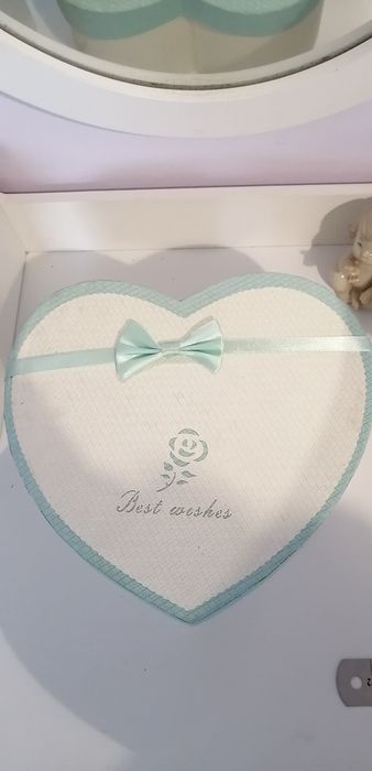 Продам подарункові коробки