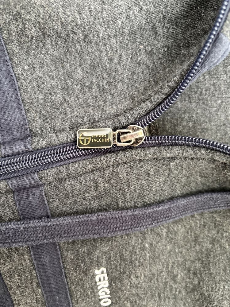 Продам кофту Sergio Tacchini