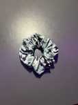 Zielona panterka Scrunchie