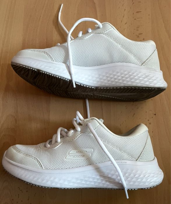 Vendo Tennis De Mulher Skechers.