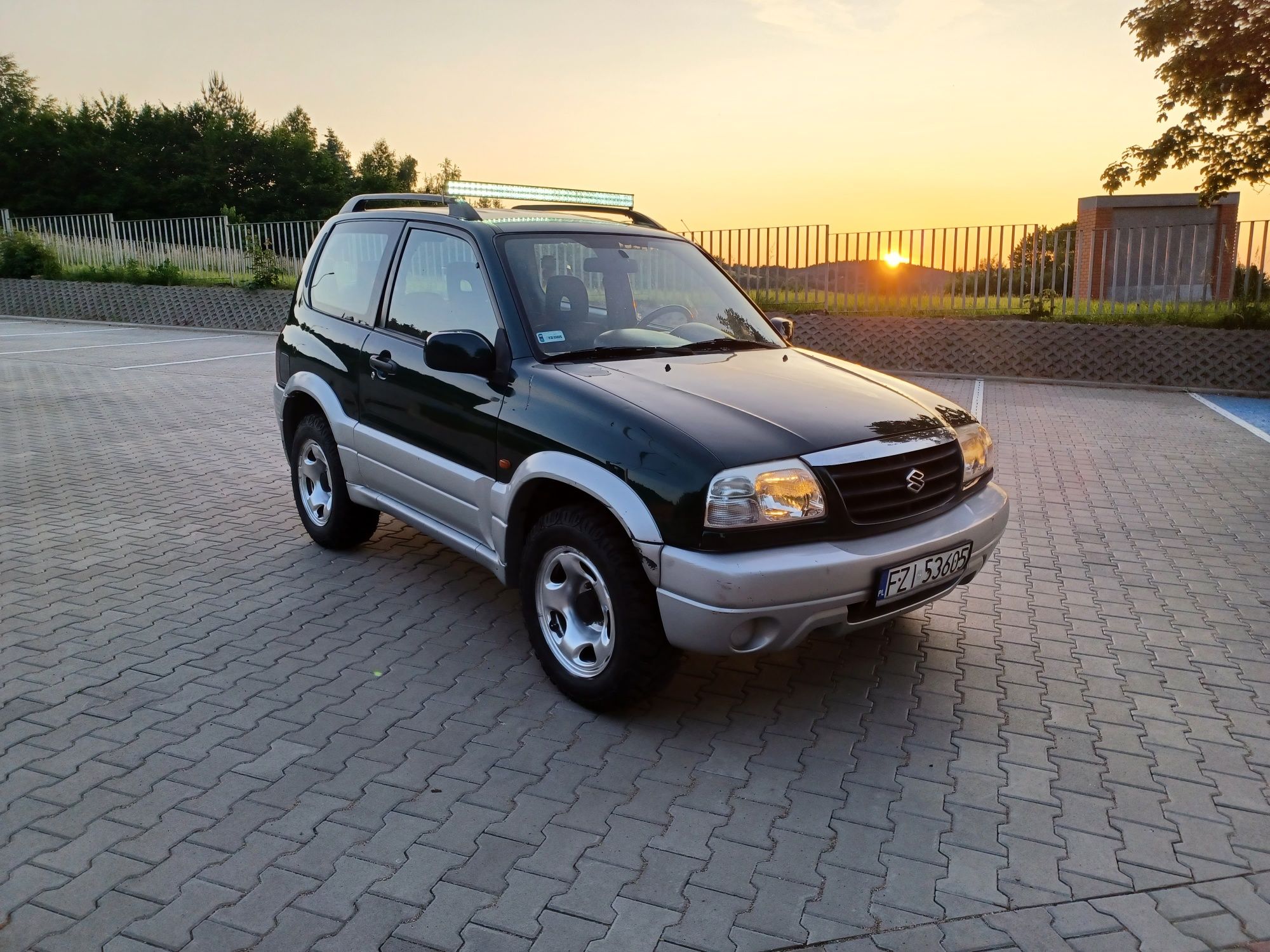 Suzuki grand vitara 1.6 4x4 + reduktor / krótka 3-drzwiowa / zarejestr