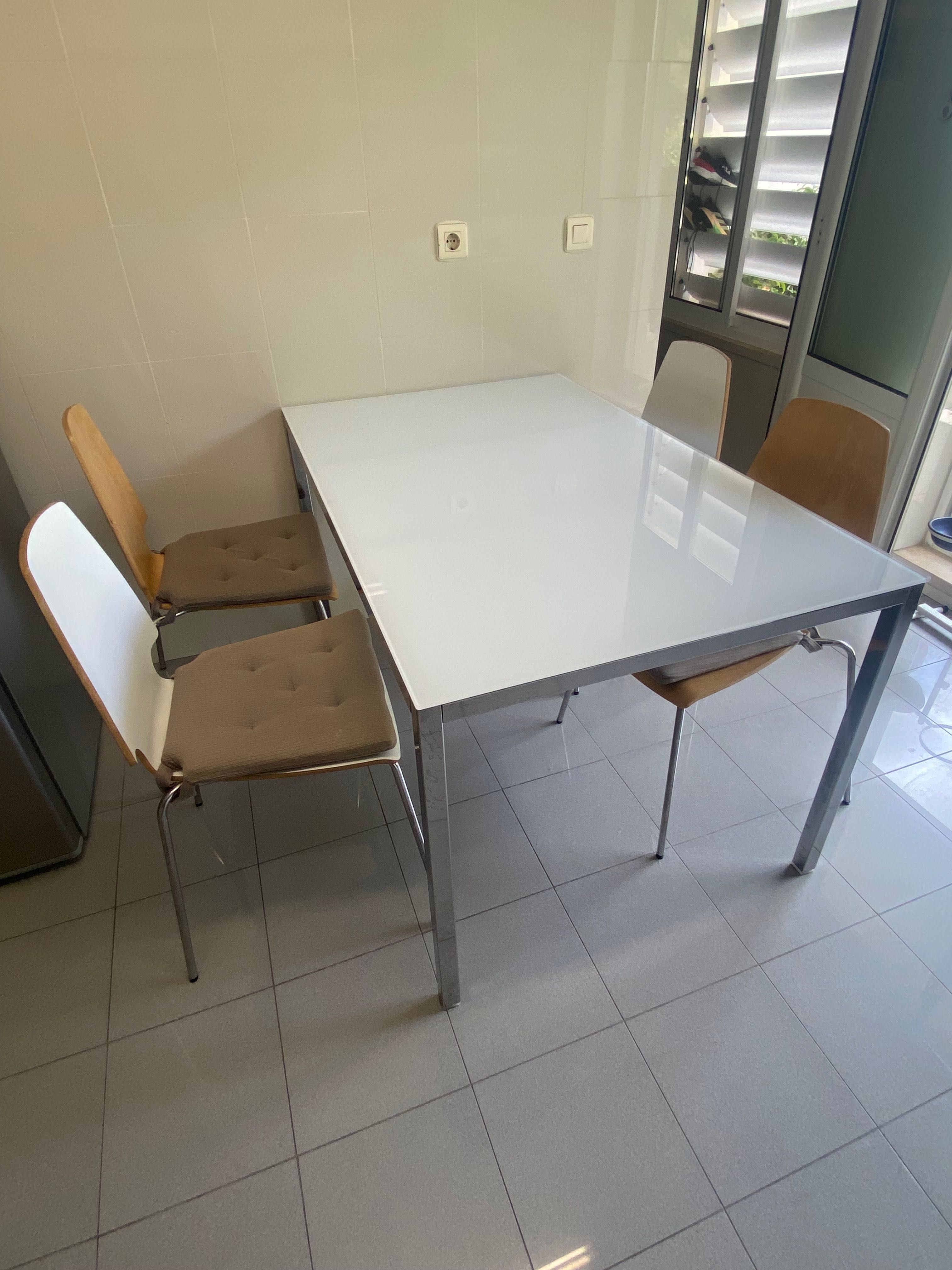 Imperdível, conjunto de mesa Torsby IKEA cromada e 4 cadeiras