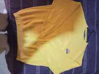Várias peças de roupa de marca ler a descrição