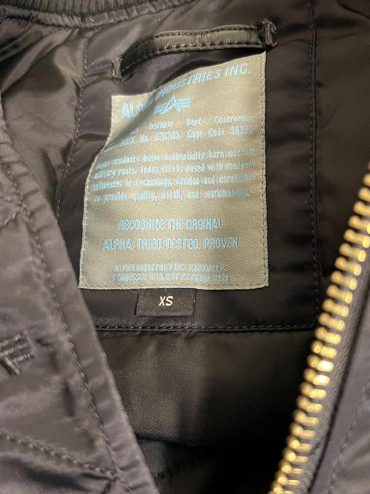 Kurtka, bomberka ALPHA INDUSTRIES nowy model, czarno/złota