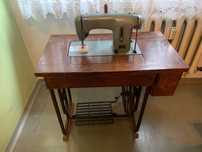Maszyna do szycia Łucznik KL90, chowana antyk PRL Retro Vintage Stolik