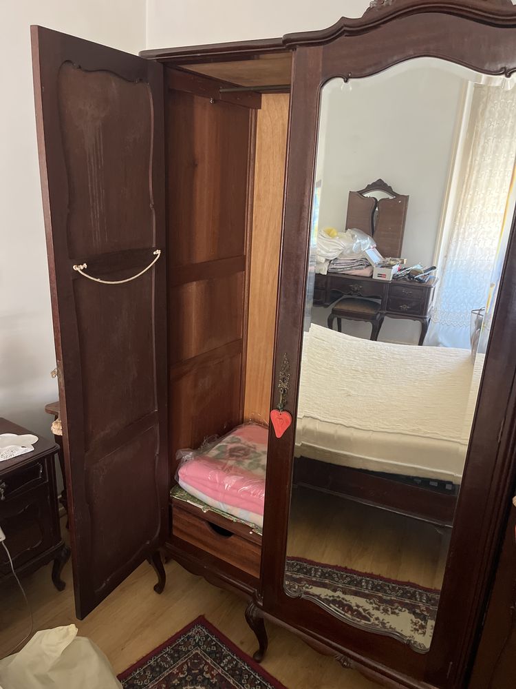 Vendo Roupeiro com 3 portas