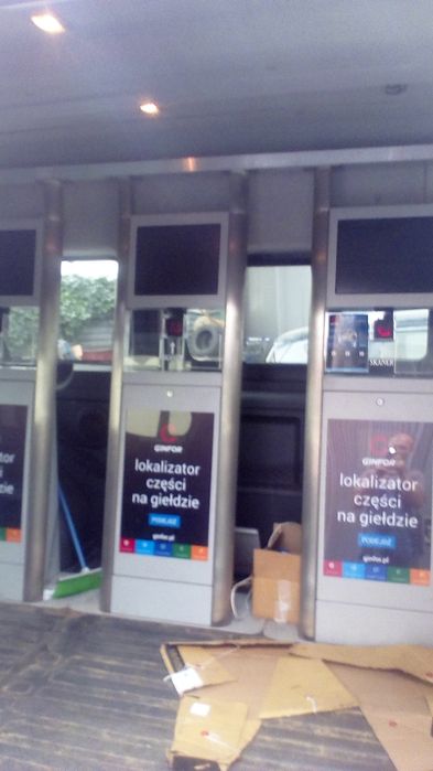 Terminal  kiosk internetowy ekran dotykowy skaner kodów