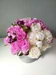 Flower box różyczki z piwonia z satynowej wstążki