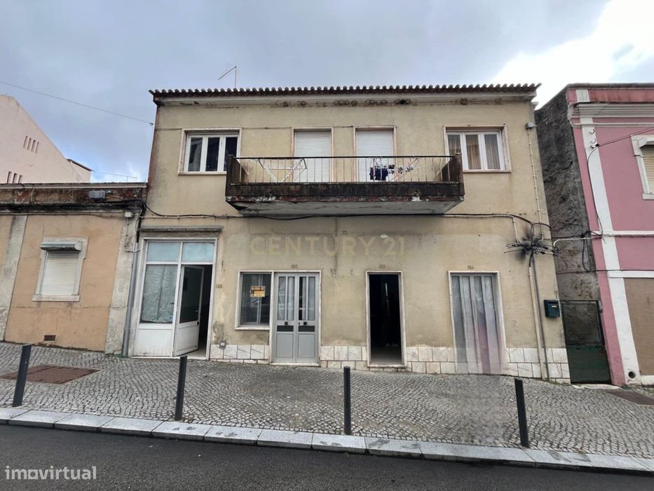 Prédio à Venda na Malveira – Propriedade Total junto à Estação de Com