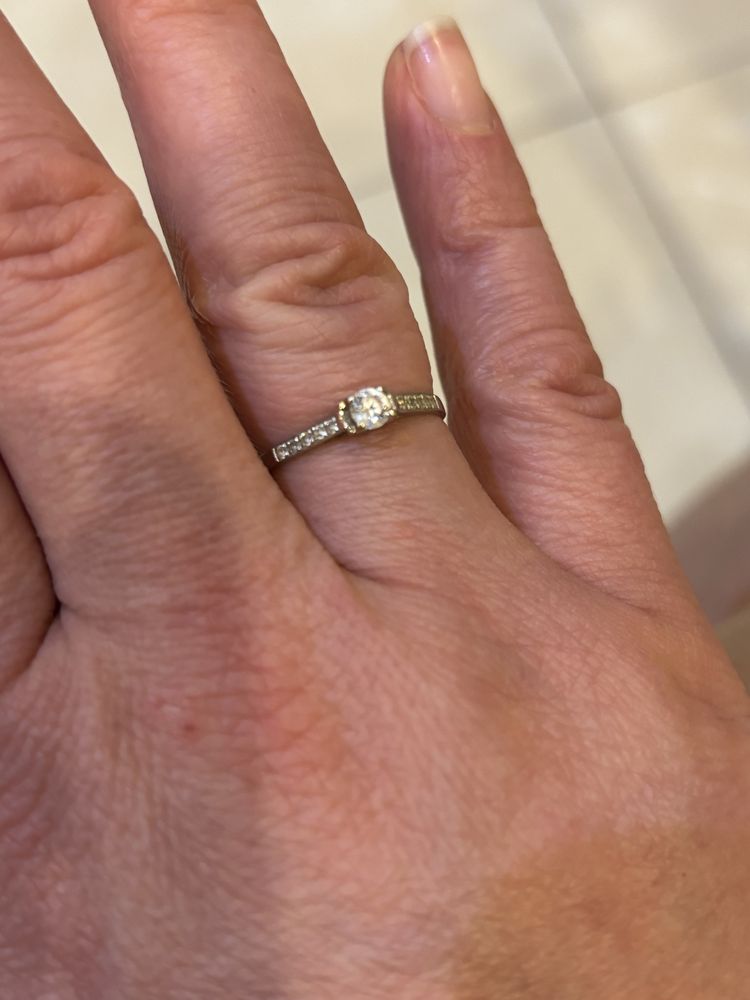Pierścionek złoty próba 750 z diamentem 0.25 ct
