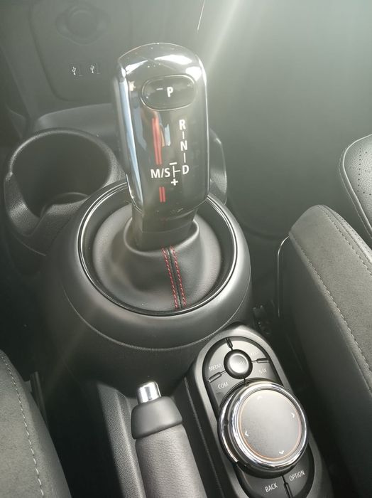 Mini Cooper SD - Potência e Estilo, com Km de Fazer Inveja!