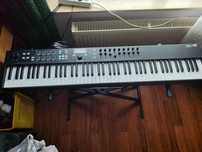 Arturia keylab essential 88  praktycznie nieużywany jak nowy