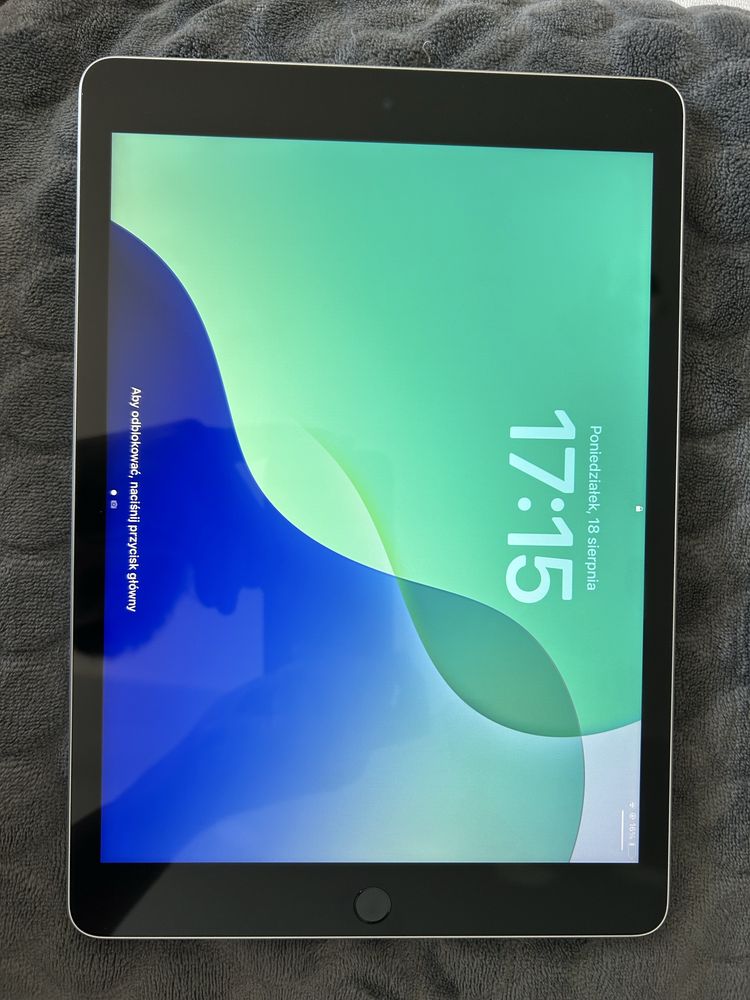 Ipad generacja 9 + pudelko