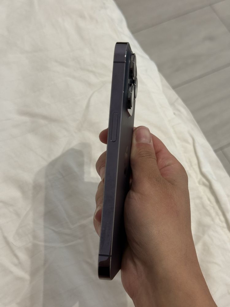 iPhone 14 Pro смартфон
