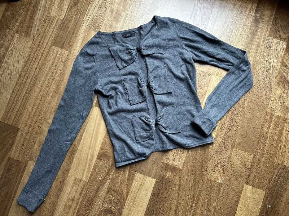 Elegancki bawełniany sweterek z motywem stylowych kokard