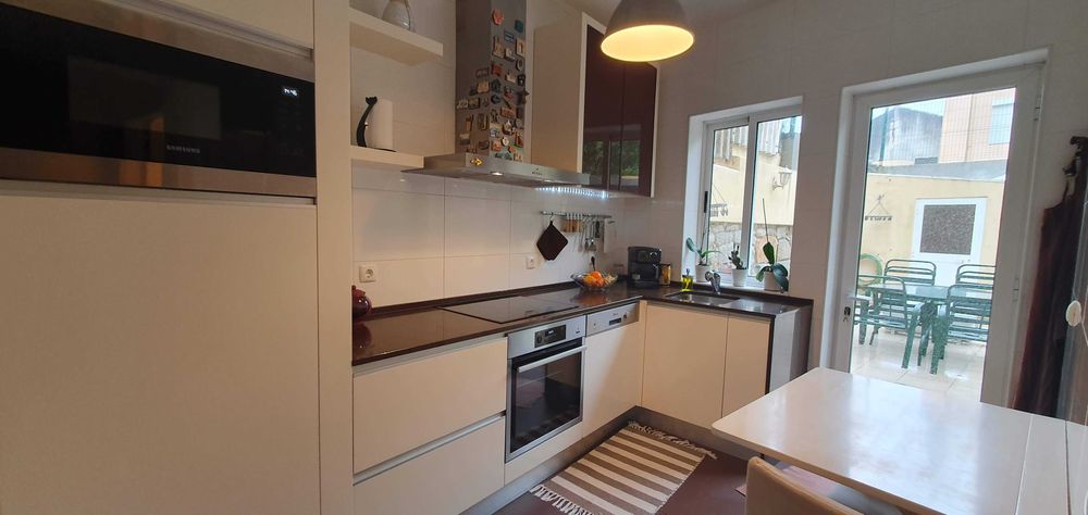 Investimento sólido — Moradia com 2 frações independentes (T4 + T2)