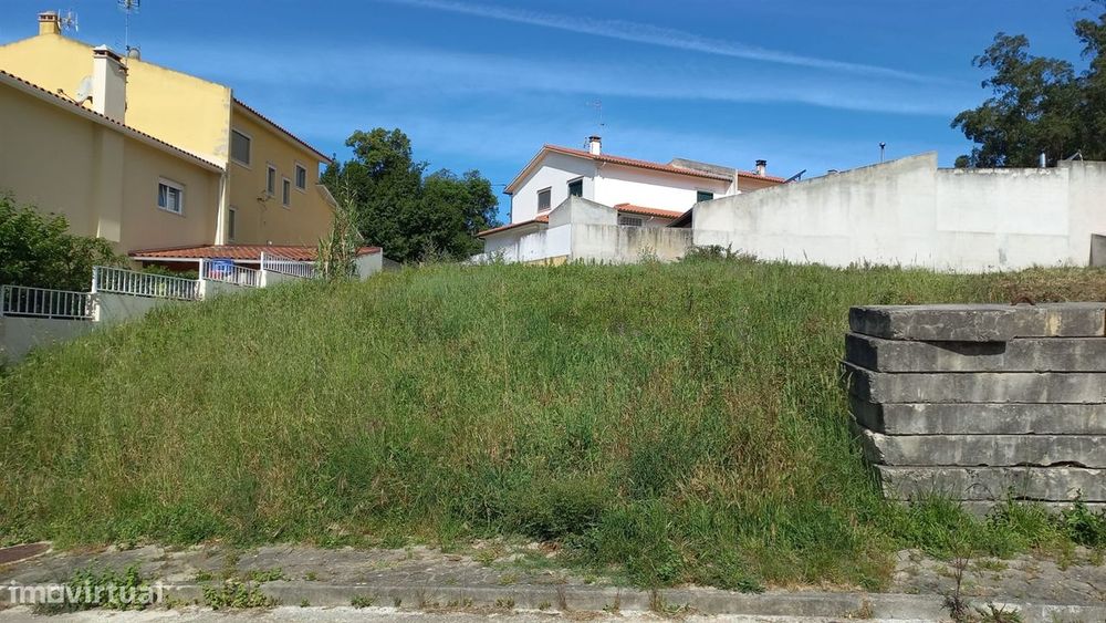 Terreno / 380 m2 / Granja / Monte Real / Leiria