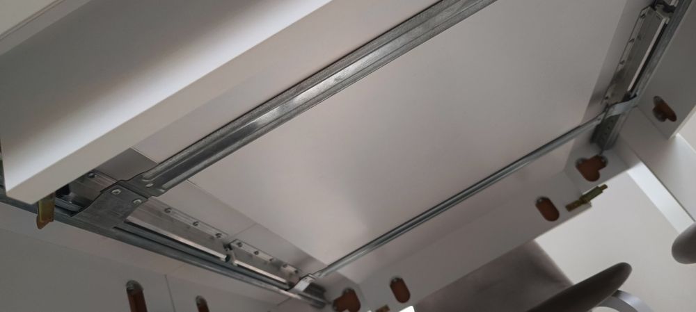 Stół biały rozkładany