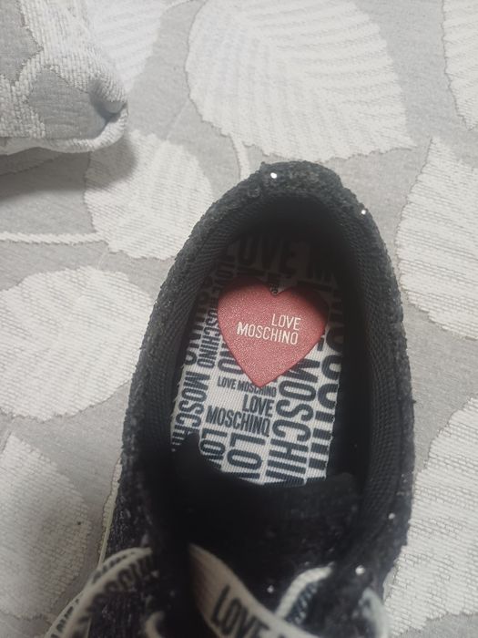 Vendo sapatilhas mochino tamanho 38