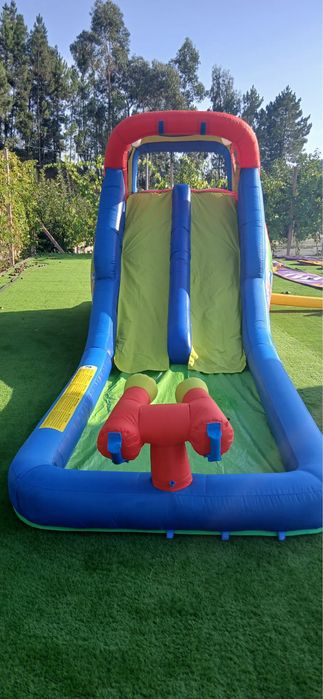 Insuflável Escorrega com água - Semi novo