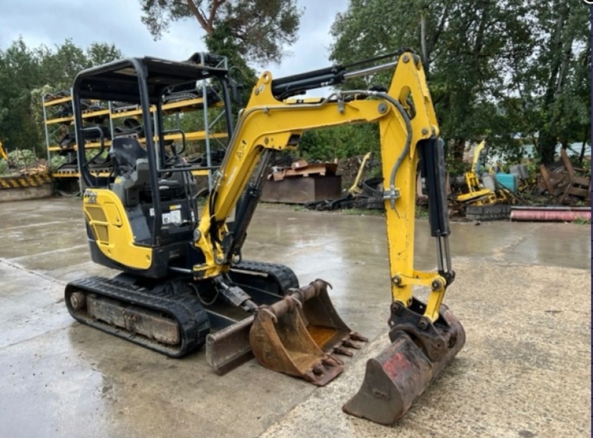 Mini giratória yanmar SV22