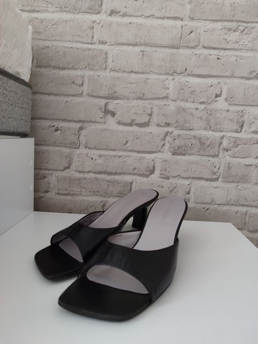 Босоніжки жіночі