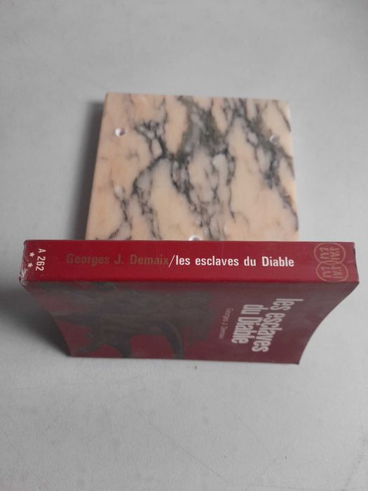 Livro PA-6 -Georges J. Demaix- les esclaves du diable