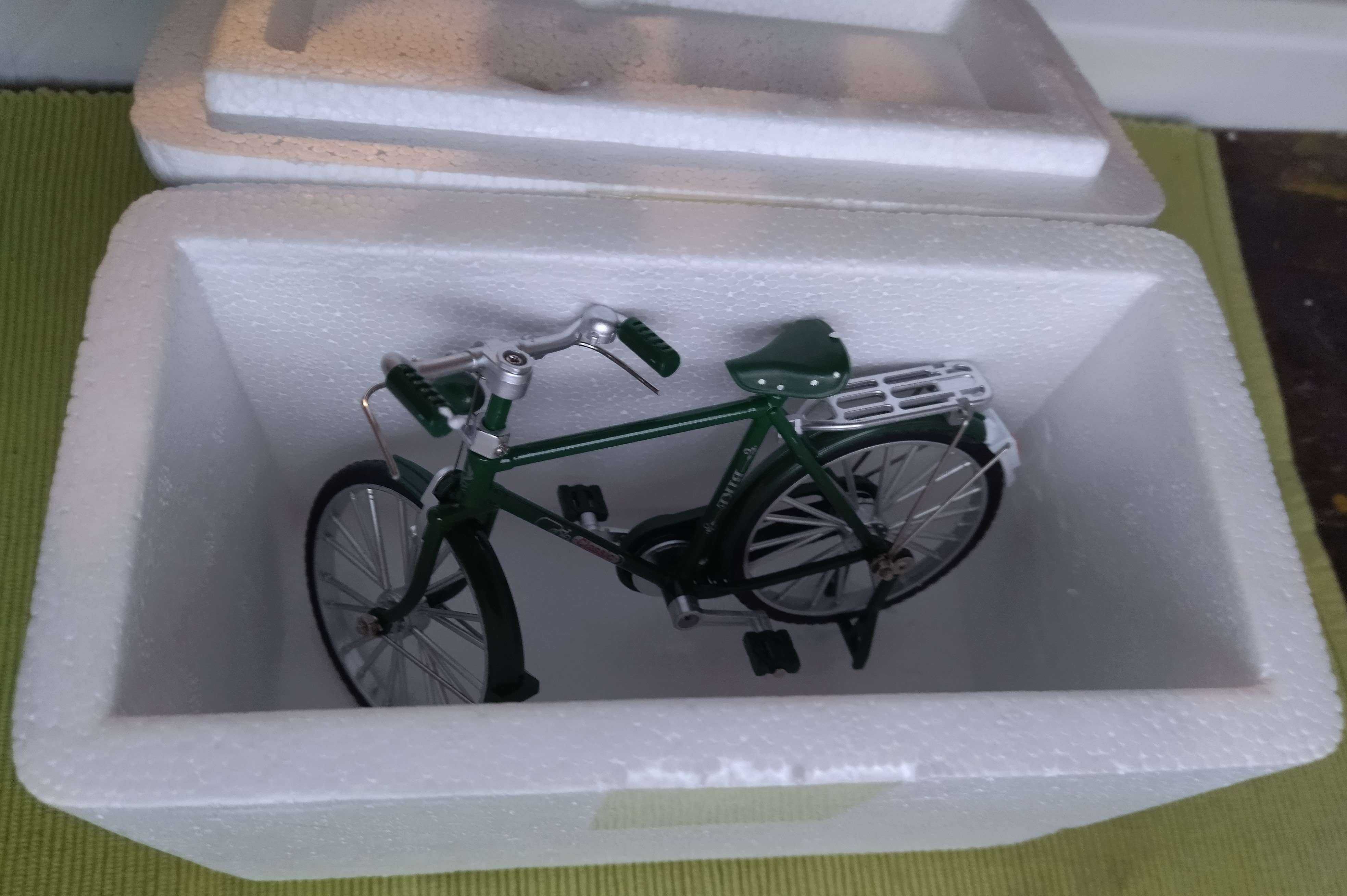 Модель міського ретро велосипеда масштаб 1:10  зелений